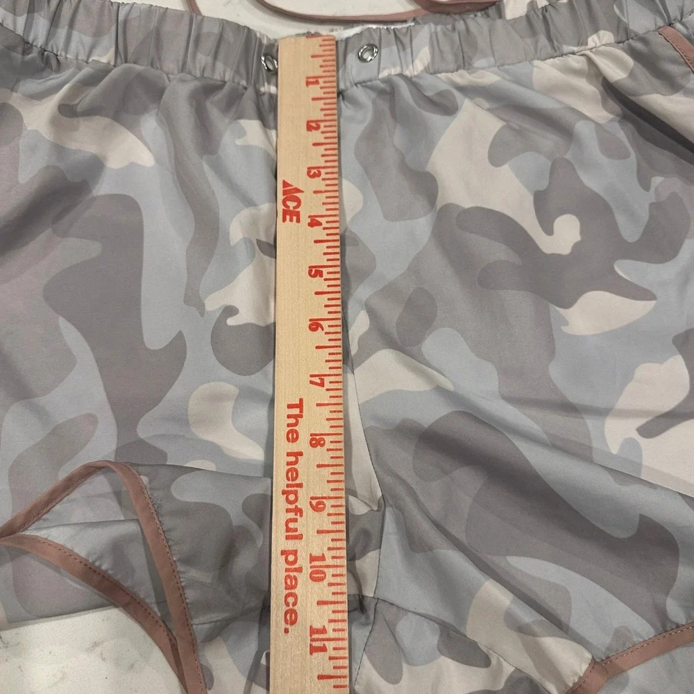 April Kiss Los Angeles Womens Camo Dolphin Shorts Grey Pink Trim Large